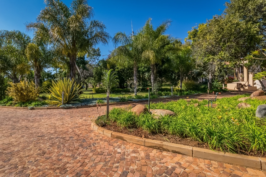 Commercial Property for Sale in Zuurplaat A H North West